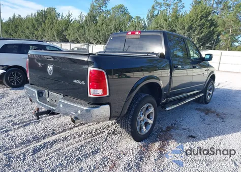 2018 Ram 1500 Laramie 4X4 5'7 Box z USA, uszkodzony, nr VIN 1C6RR7NTXJS213625